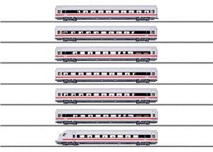 Märklin 42930, gruppo di sette carrozze per treni rapidi ICE in livrea bianca con banda rossa, scala H0.